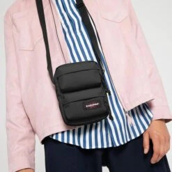 Eastpak Umhängetasche The One Doubled Black EK0A5B830081, Polyester, 15 X 20,5 X 7,5cm, Schwarz -Eastpak Shop 244ce9721fe93843204f18aad6c699cca5b7b6c4 umhaengetasche eastpak the one doubled black