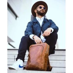 Almadih Rucksack Moe, Braun Deluxe, Laptopfach, Echt Leder, 12L, 38cm -Eastpak Shop f4822c8445cde910455ee991a67c177a620197b3 rucksack almadih moe
